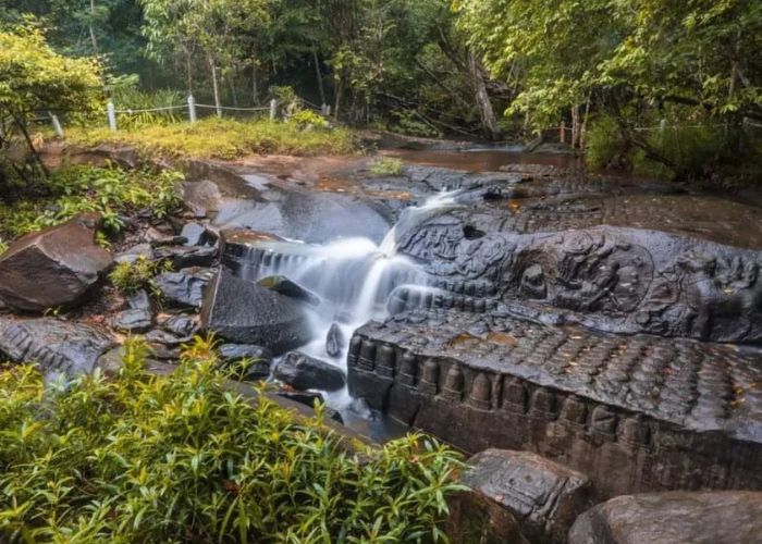 Angkor Wat Small Tour Banteay Srei Temple & Cambodia Landmine Museum Tour